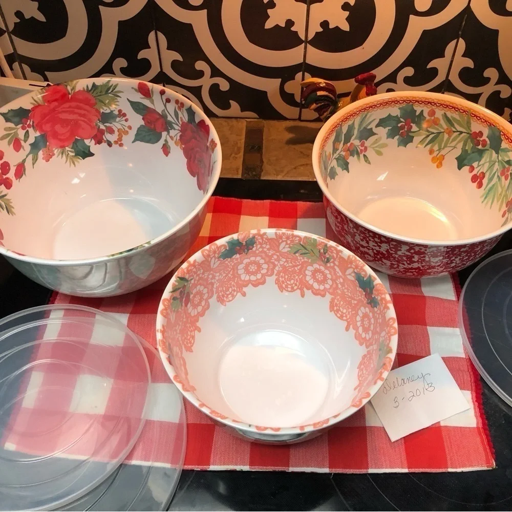 - Pioneer woman splatterware. 6 piece set. 3 bowl and tops .